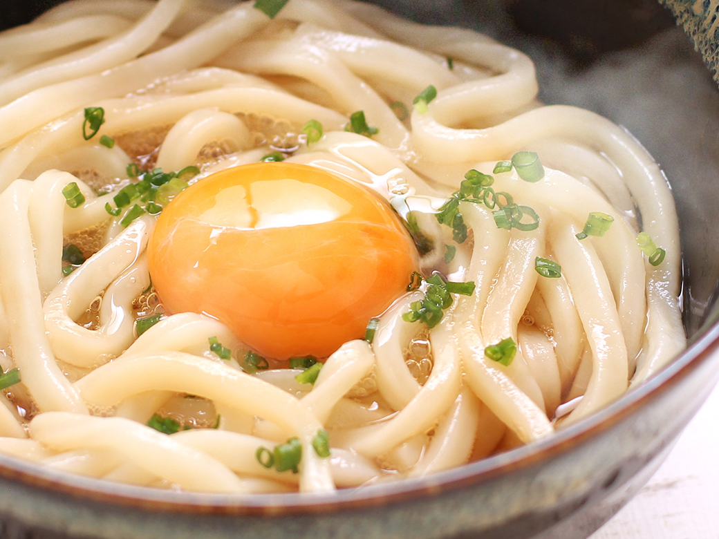 「手打ち」と「自動化」の融合。 名人技を機械で再現。 材料にもこだわりを。