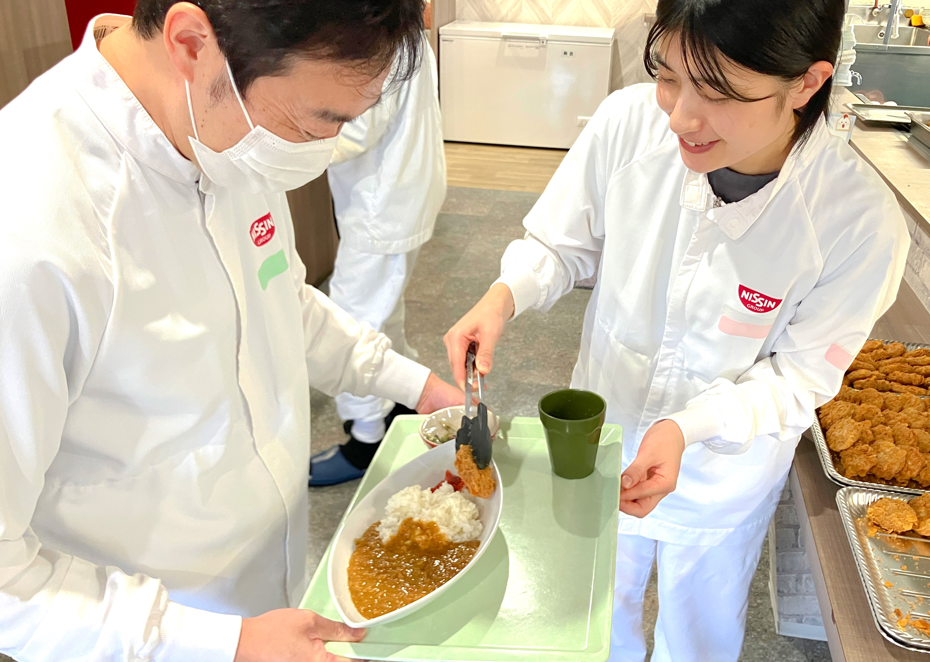 怪獣レモンソフトチキンカツ社内試食会